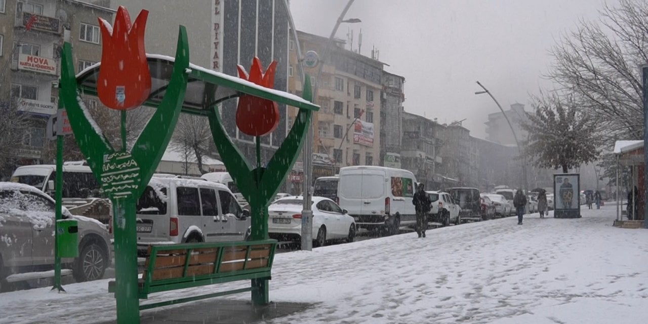 Muş’ta 10 Yerleşim Yerine Kar Engeli