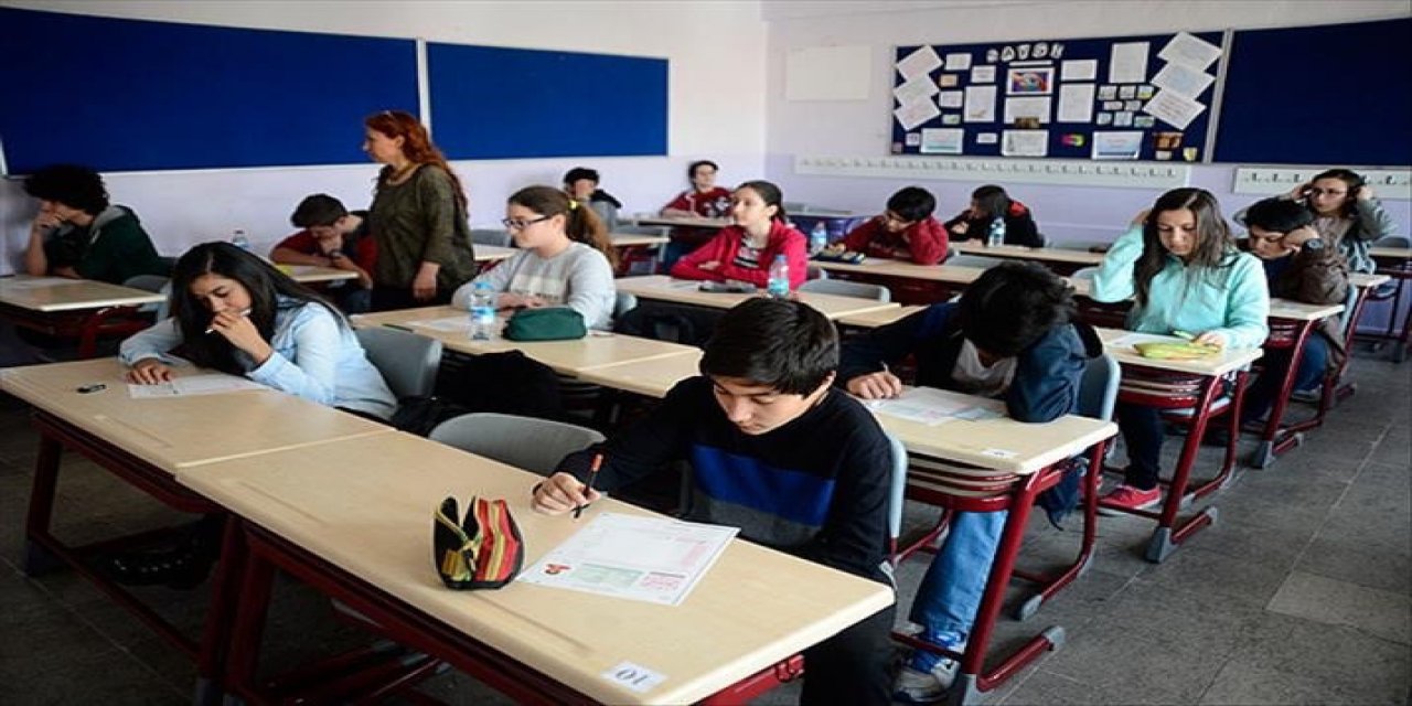 Türkiye'nin En İyi 10 Lisesi Açıklandı... Bu Okullar Sadece Çok Zeki Çocukları Kabul Ediyor