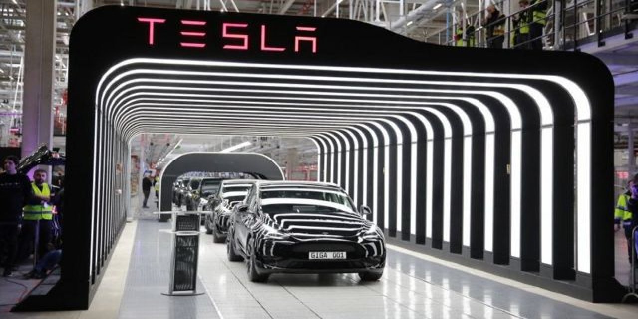 Tesla'ya Büyük Darbe: Üretimi Durdurdu!