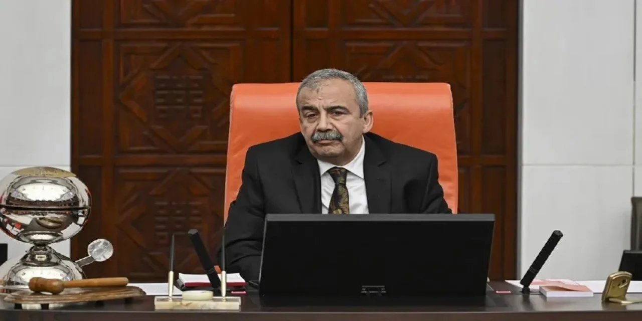 Sırrı Süreyya Önder Meclis'i Yönetirken Fenalaştı! Sağlık Bakanı'ndan Durumuna İlişkin Açıklama
