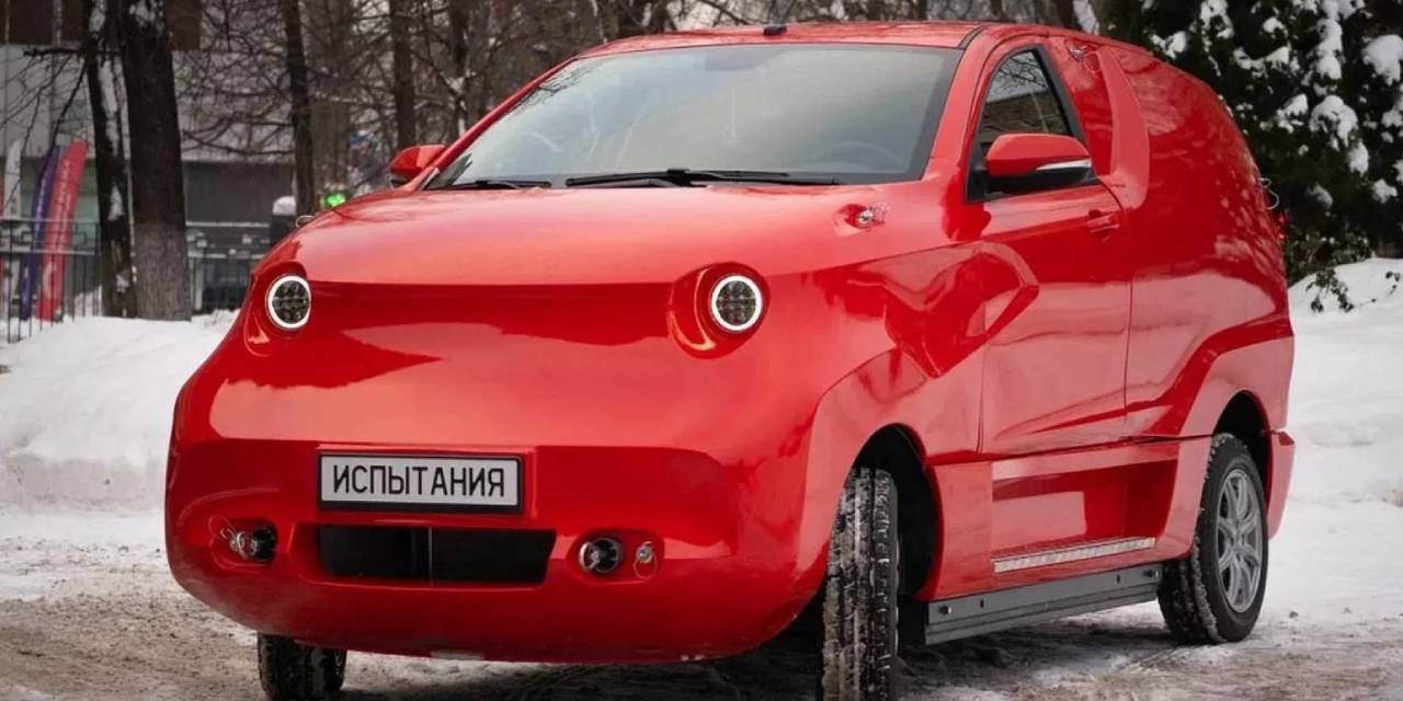 Rusya'nın İlk Elektrikli Otomobili 'Amber' Tasarımıyla Sosyal Medyada Alay Konusu Oldu