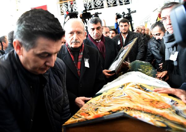 Kılıçdaroğlu, Gürsel Erol'un annesinin cenazesine katıldı