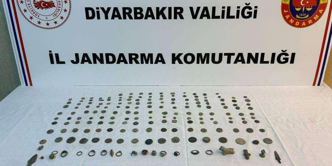 Durdurulan Araçtan 181 Tarihi Obje Çıktı