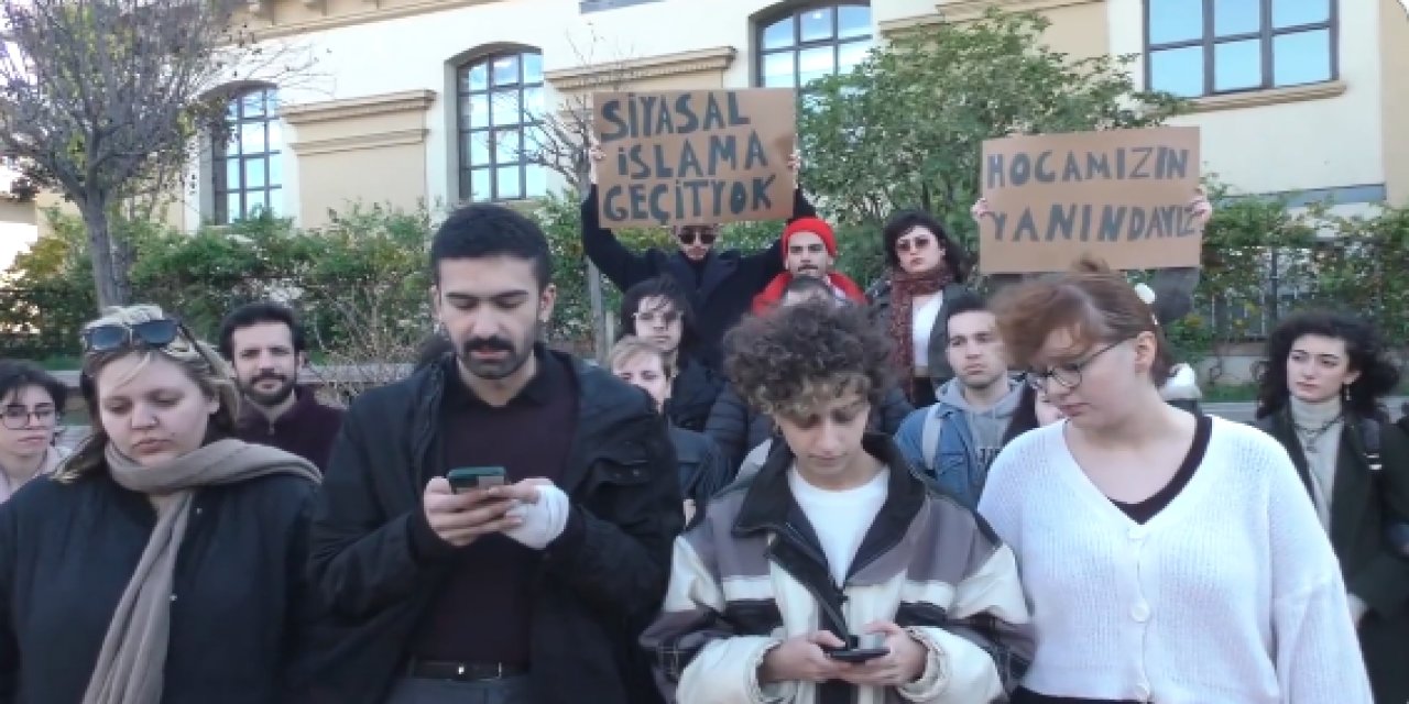 Kadir Has Üniversitesi Öğrencileri Hocalarına Sahip Çıktı!