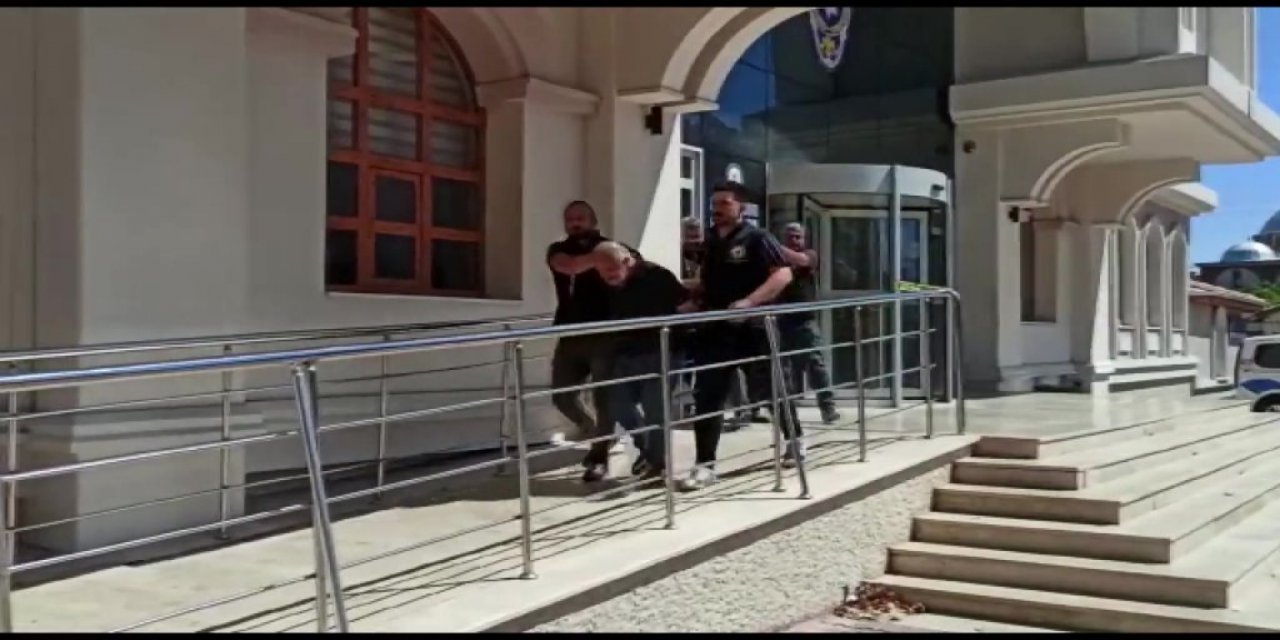 Aynı Sokağa Fırın Açmak İstediği Meslektaşını Öldürdü