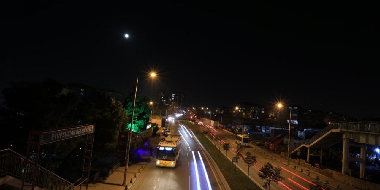 İstanbul'da Gece Saatlerindeki Otobüslerin Sefer Sayısı Artırıldı