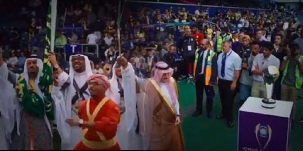 Suudi Arabistan'ın 2018 Şovu: Kılıçlar, Prens ve Bayrak
