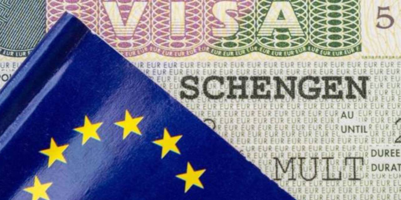 Kosovalılar Schengen bölgesine vizesiz seyahate başladı