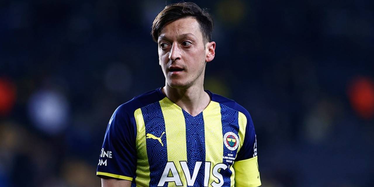 Mesut Özil'den Fenerbahçe taraftarını kızdıran hamle