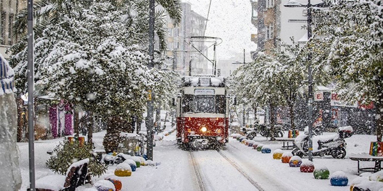 AKOM İstanbul'u Tarih Vererek Uyardı! Büyük Kar Dalgası Geliyor, Beyaz Esaret Başlıyor