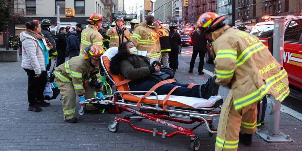 Raydan Çıkan Metro Trenleri Çarpıştı: 24 Kişi Yaralandı!