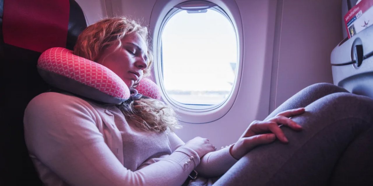 Neden, Uçağınızın  Kalkış veya İniş Sırasında Asla Uyumamalısınız? İki Nedenden Dolayı Uyanık Kalmak En İyisi: