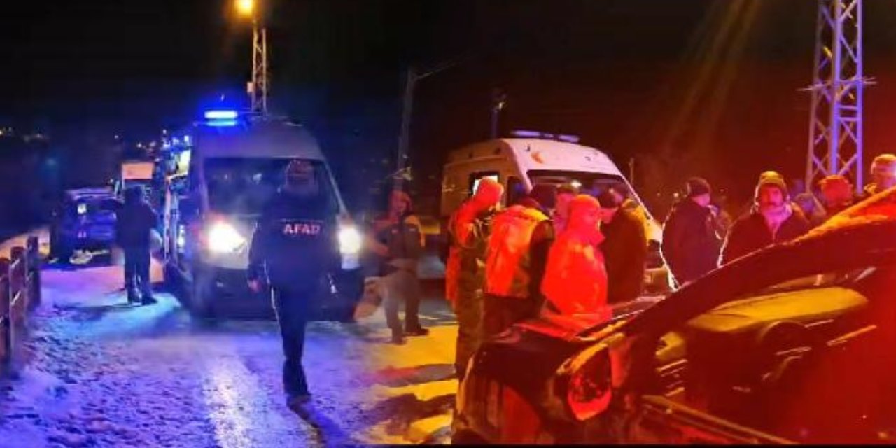 Akşam Felaketi! Minibüs Şarampole Devrildi: 15 Yaralı