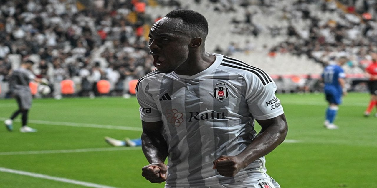 Beşiktaş Tribünlerinden Muleka Tepkisi!