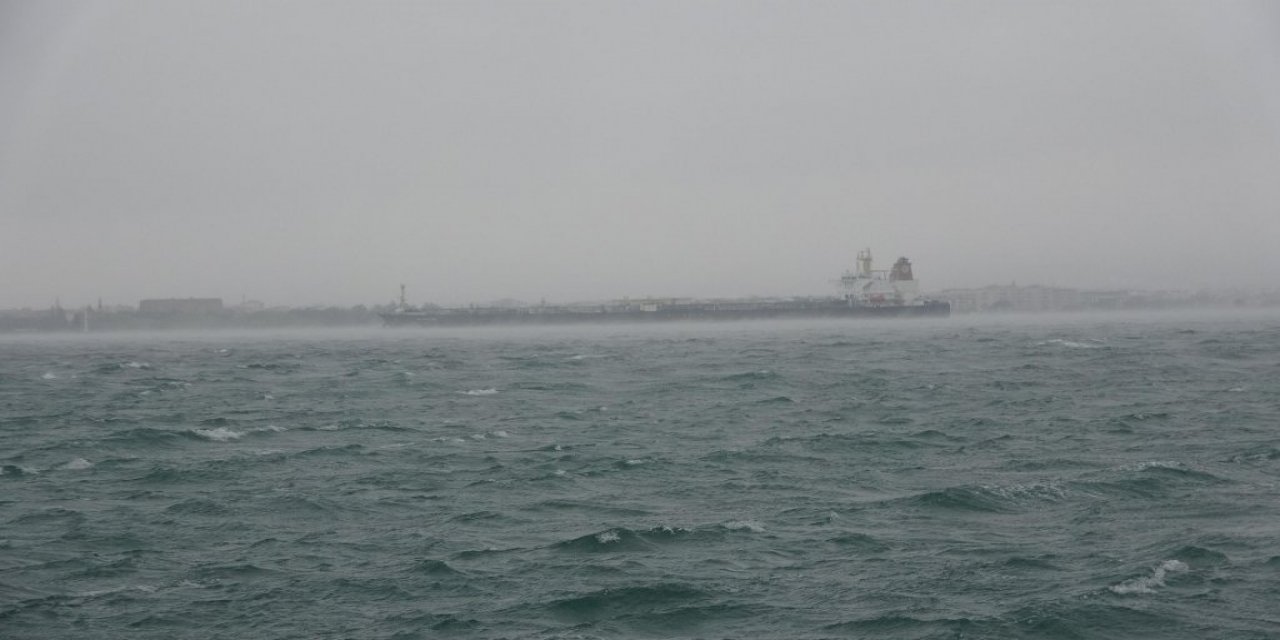 Çanakkale Boğazı'nda Gemi Trafiği Durduruldu