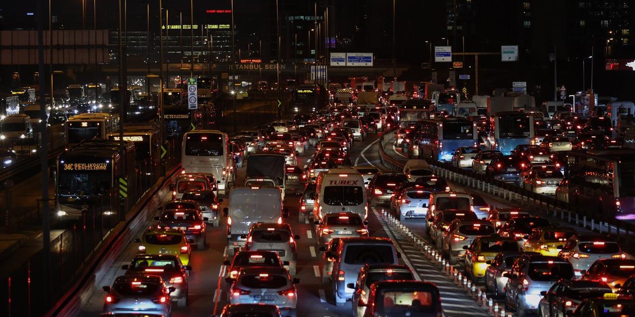 İstanbul Kilitlendi! Trafik Durma Noktasında