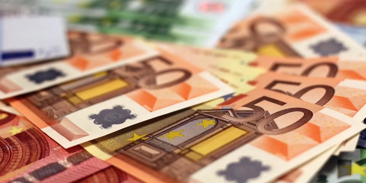 Euro, Yıllar Sonra İlk Kez Sterlini Geçebilir