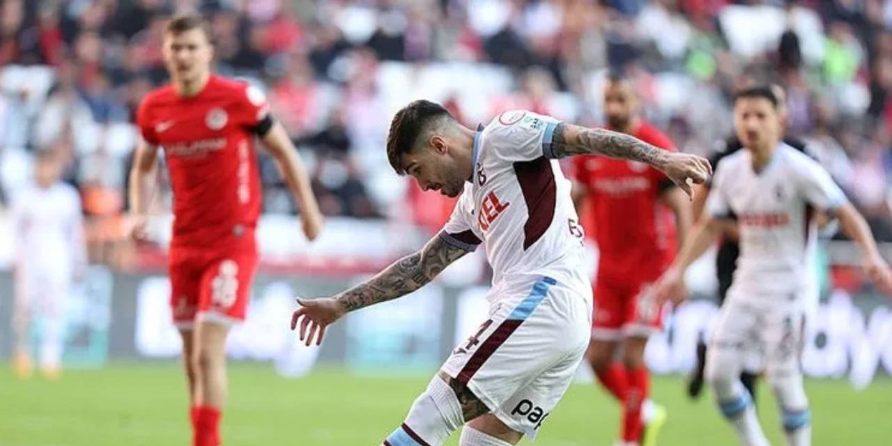 Antalyaspor-Trabzonspor maçında ilk yarı tek golle bitti