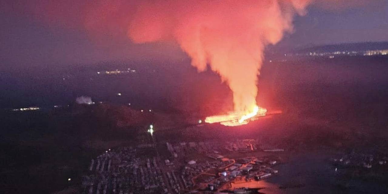 Korkulan oldu, patlayan yanardağın lavları yerleşim yerlerine ulaştı, evler yandı