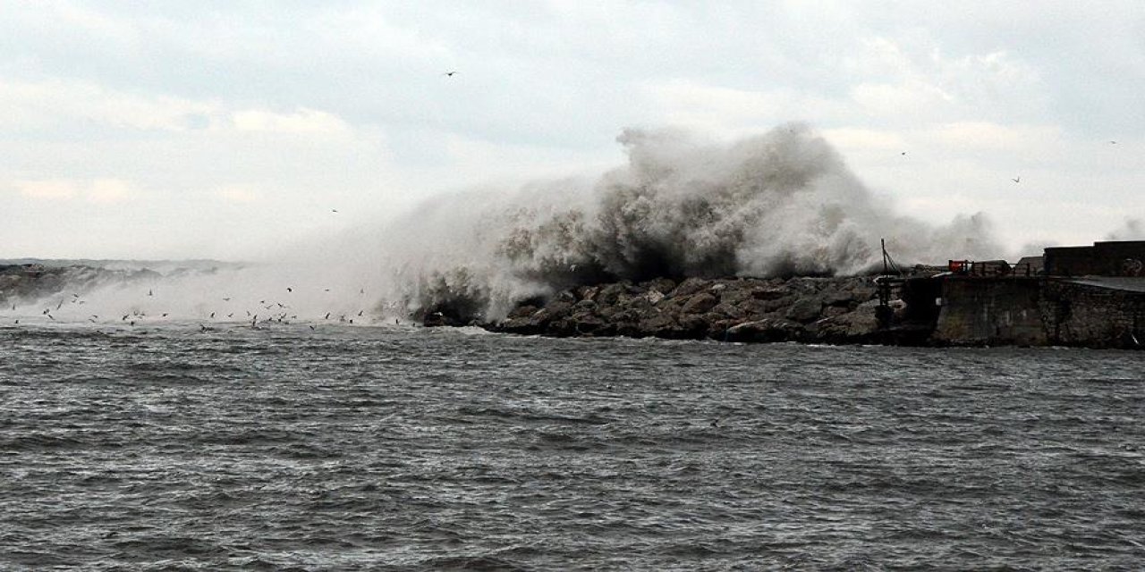 Sahile Gitmeyi Aklınızdan Çıkarın: Fırtına Denizleri Vuracak! Meteoroloji'den Peş Peşe Uyarı Geldi