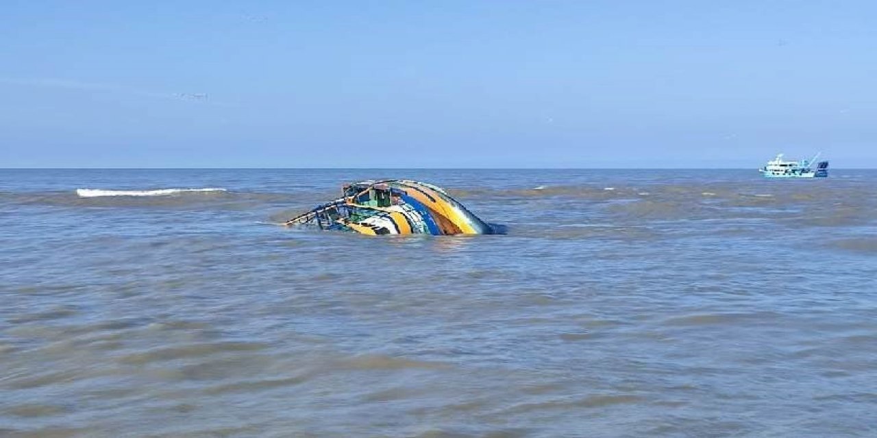 Karasu'da Tekne Alabora Oldu Giriş Çıkışlar Kapatıldı!