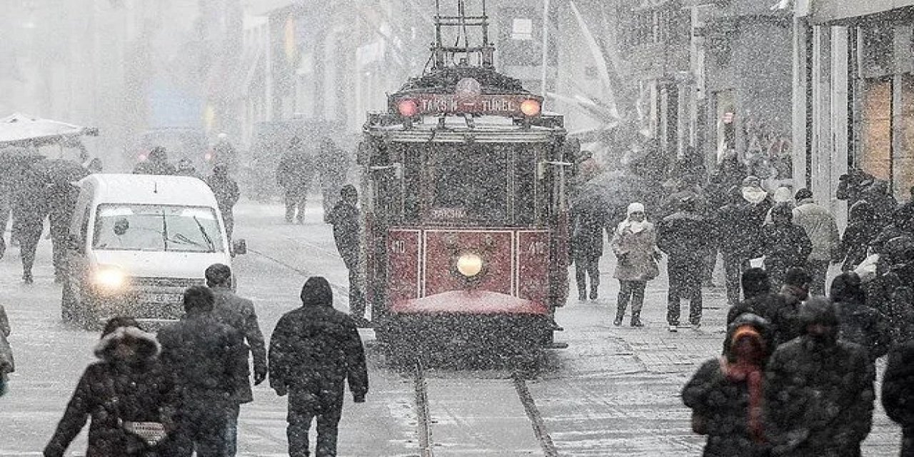 Atkıları Bereleri Hazırlayın: Meteoroloji İstanbul'a Kar İçin Tarih Verdi!