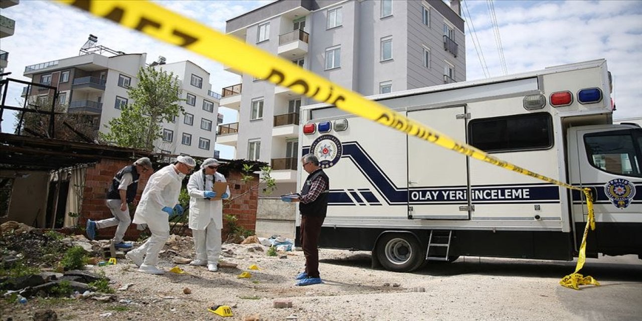 Öylesine Yürürken Bıçaklanarak Öldü: Biri Kayıp Çıktı Biri Sabıkalı!