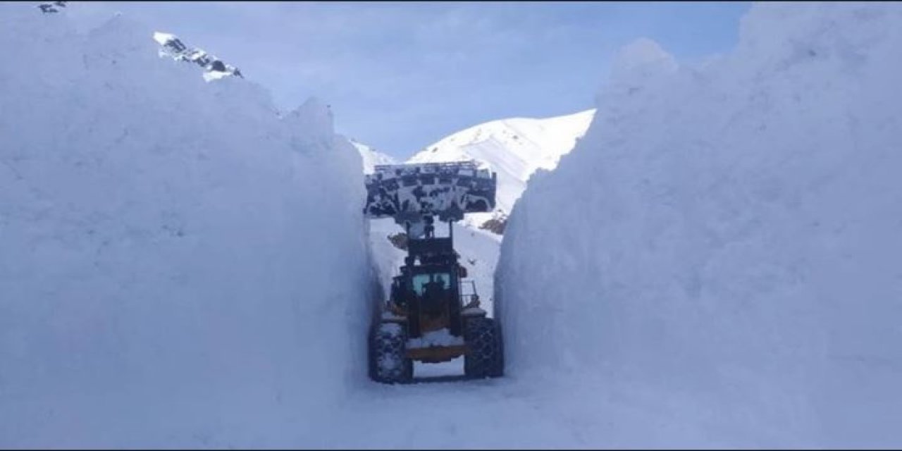 Yüksekova'da Kar Kalınlığı 7 Metreye Ulaştı