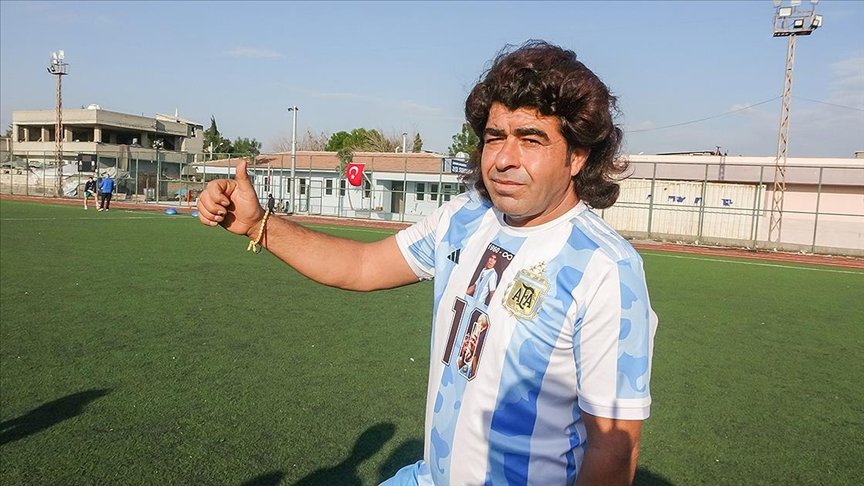 Şanlıurfalı Vatandaş Efsane Futbolcu Maradona'ya Benzerliğiyle Dikkat Çekiyor