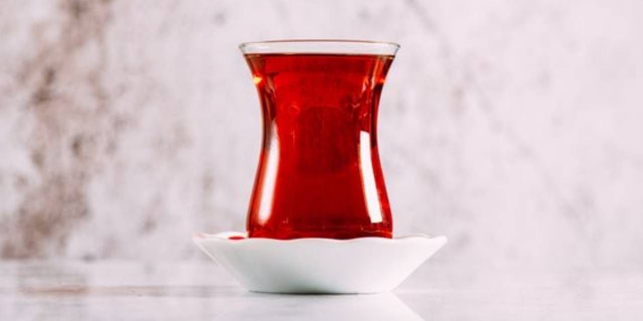 Çayla ilgili büyük tartışma: Çay tuzlu içilir mi?