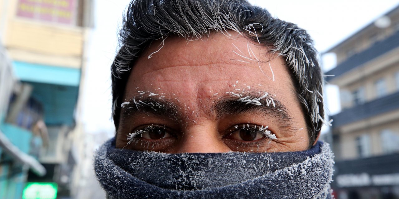 Soğuktan Kirpik ve Kaşları Dondu! Ardahan'da Termometreler Eksi 31 Dereceyi Gördü!