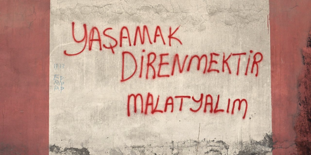 Hayalleri Yıkılan İnsanların Türkiye'yi Yasa Boğan Depremden Sonra Yazdıkları Duvar Yazıları Böyle Görüntülendi