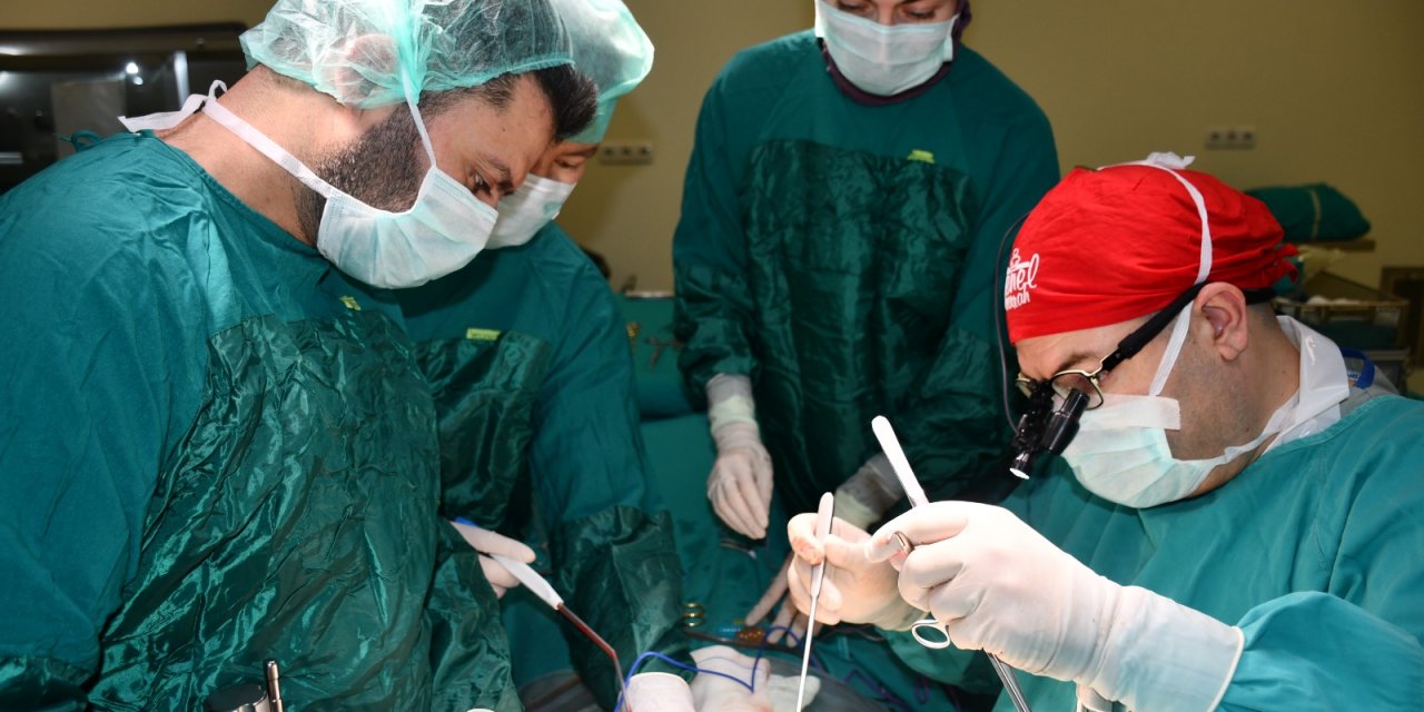 Dünyada Bir İlk Malatya'da Gerçekleşti! 6'lı Nakil, 12 Ayrı Ameliyathanede, 100 Kişiyle Aynı Anda Yapıldı