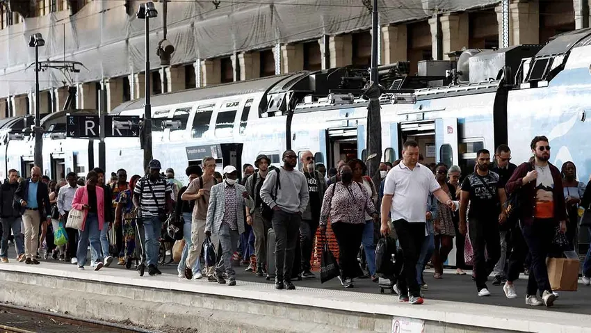 Paris'te Gare de Lyon Tren İstasyonunda Bıçaklı Saldırı: 3 Yaralı