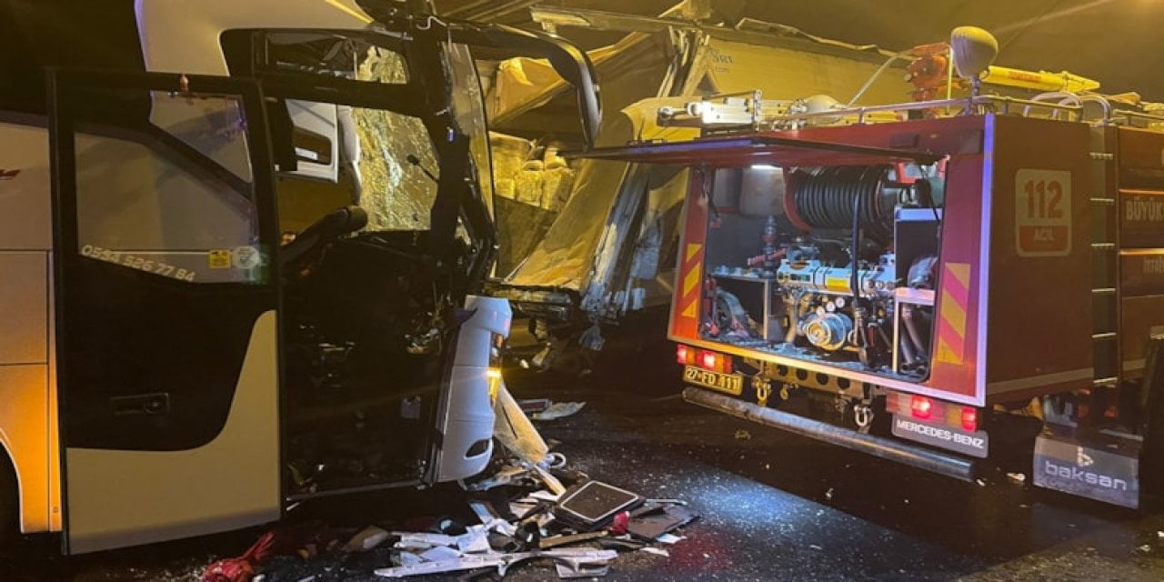 Gece Felaketi: Şoför Hayatını Kaybetti, 6 Kişi Yaralandı