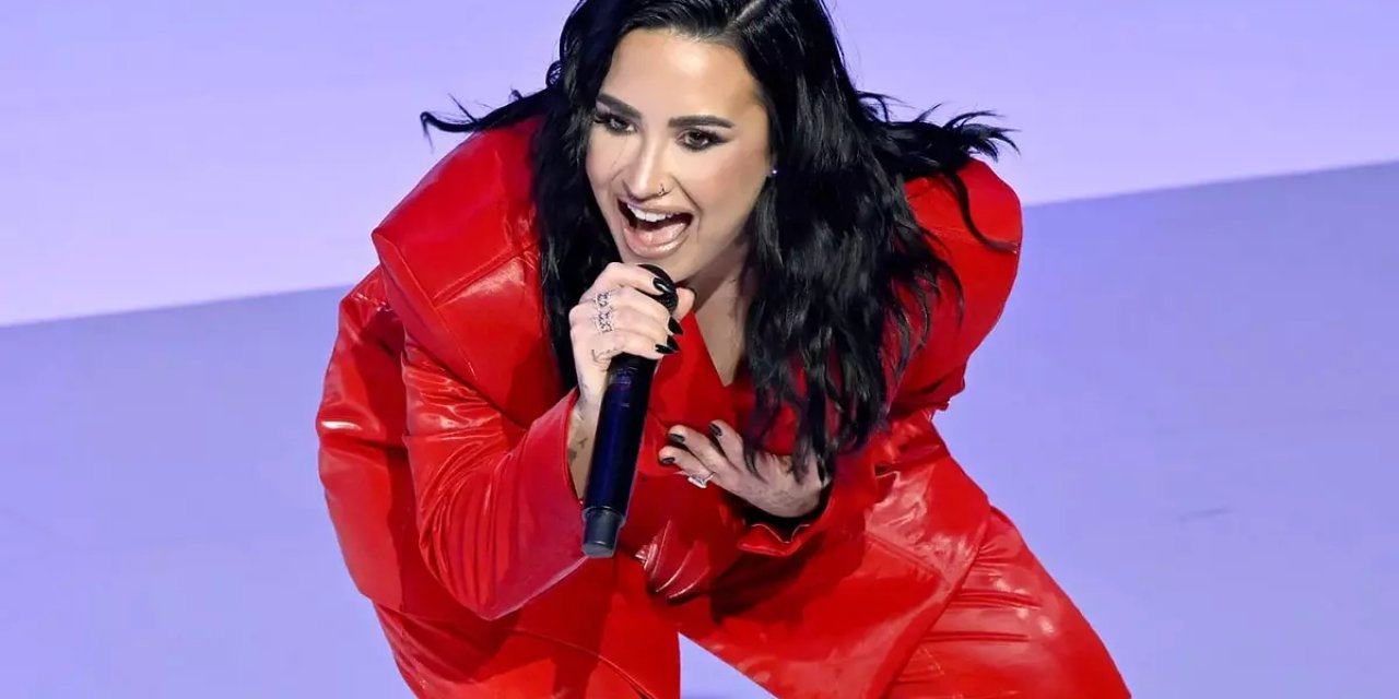 Demi Lovato, Kalp Hastası Kadınların Olduğu Etkinlikte 'Kalp Krizi' Adlı Şarkısını Seslendirdi