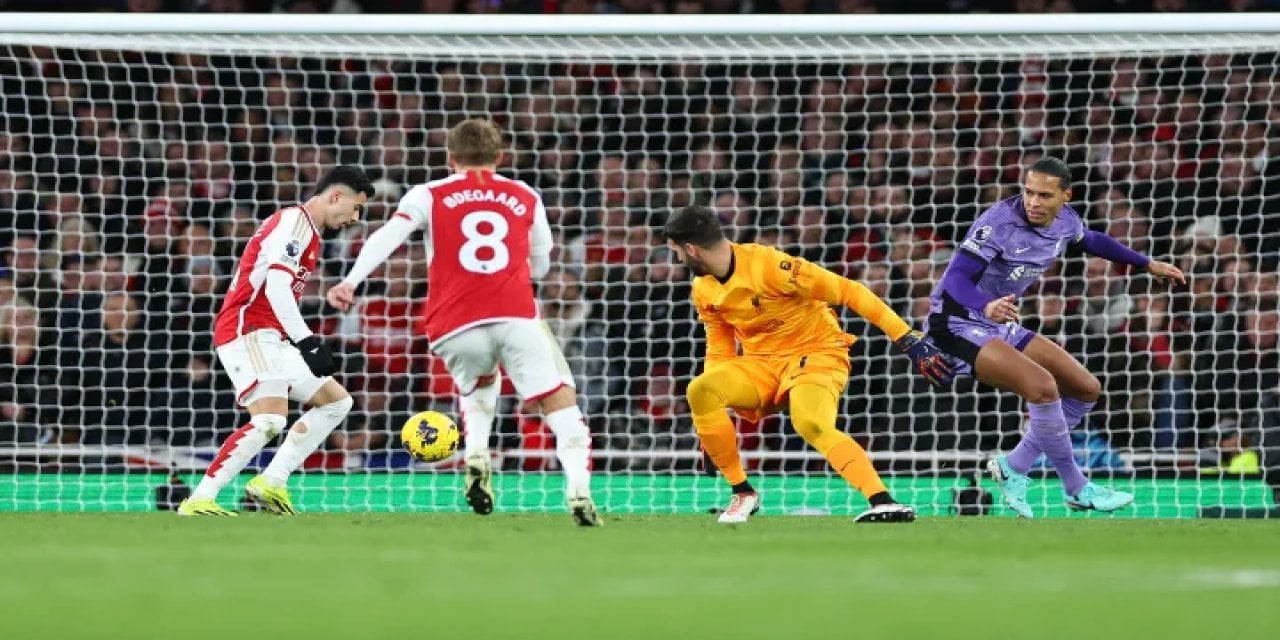 Arsenal, Zirve Yarışındaki Rakibi Liverpool'u Devirdi