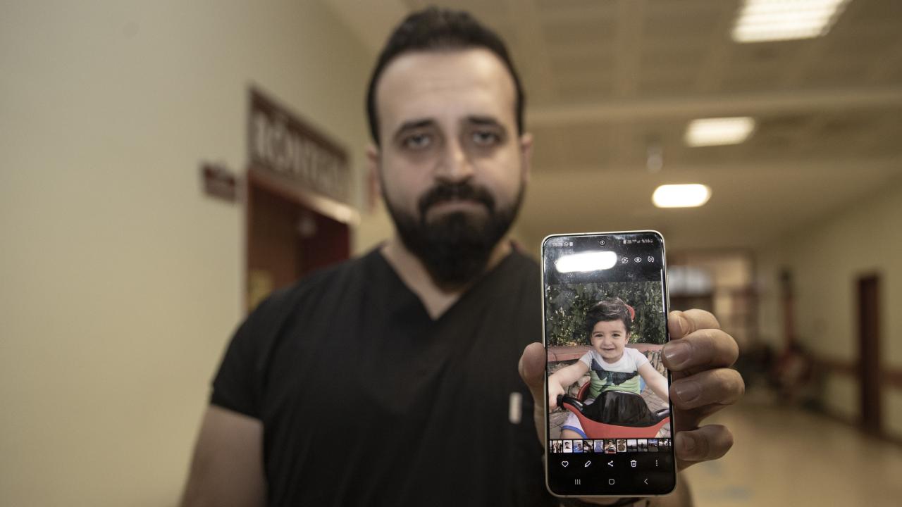 Depremde oğlunu kurtaramayan sağlıkçı başkalarının yarasına merhem oldu