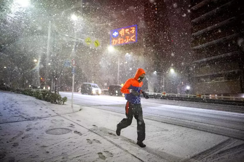 Japonya'da yoğun kar yağışı: 100'den fazla yaralı, 132 uçuş iptal