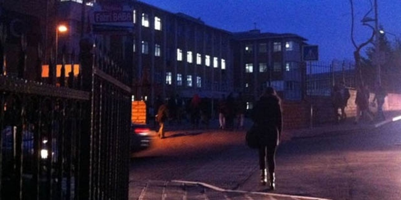 Öğrenciler Karanlıkta Eğitime Gidiyor Bakanlıklar Topu Birbirine Atıyor!