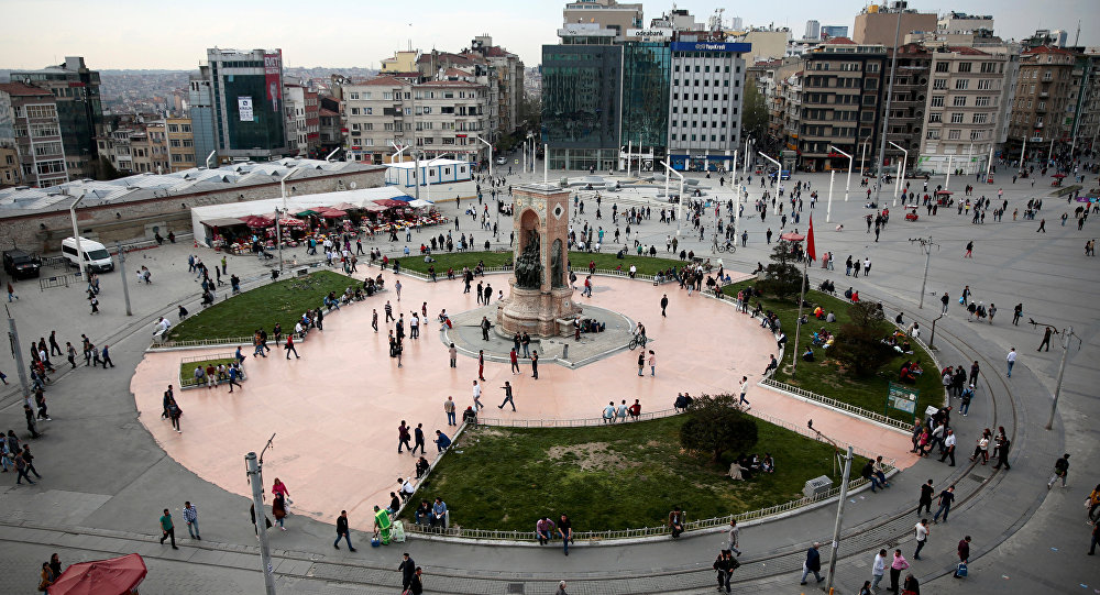 Taksim Meydanı'nda şüpheli çanta paniği