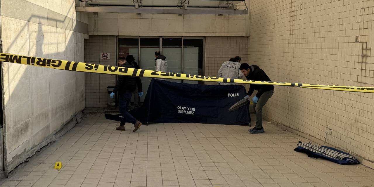 Uzman çavuş, bir ay önce evlendiği fizyoterapi teknikeri eşi Burcu'yu çalıştığı hastane önünde öldürdü