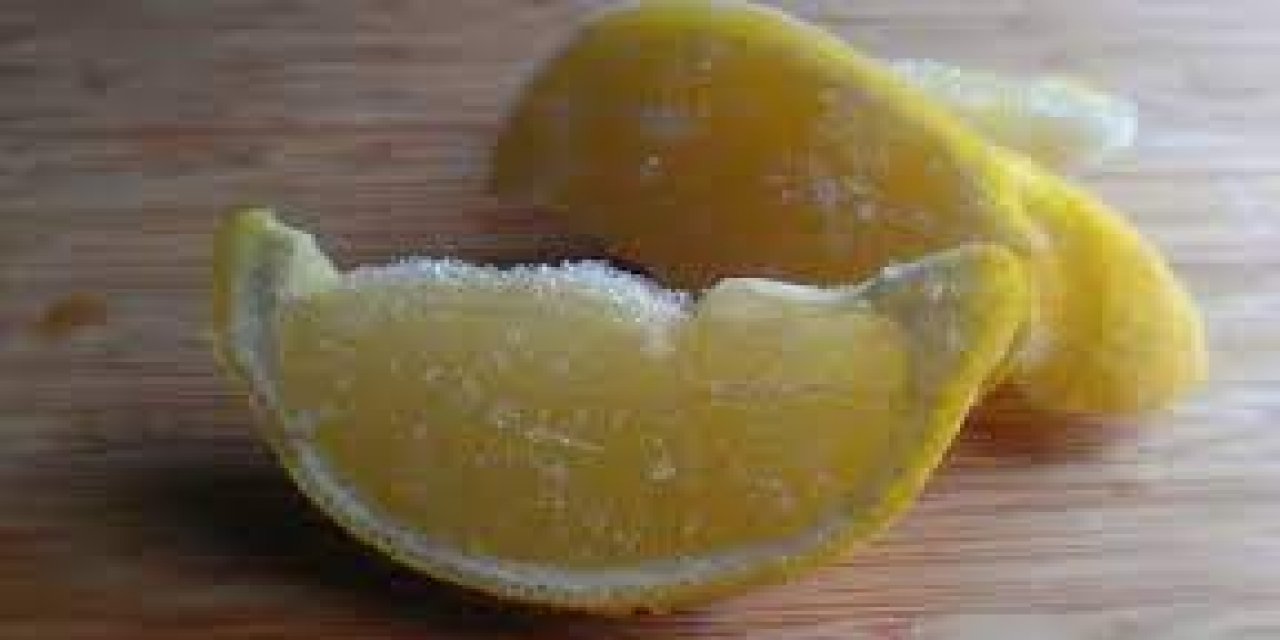 Dondurulmuş limonu kabuğuyla yemek için 9 neden: