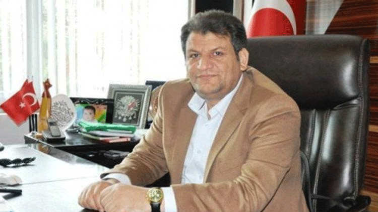 Bir AKP'li belediye başkanı daha Saadet Partisi'ne geçti!