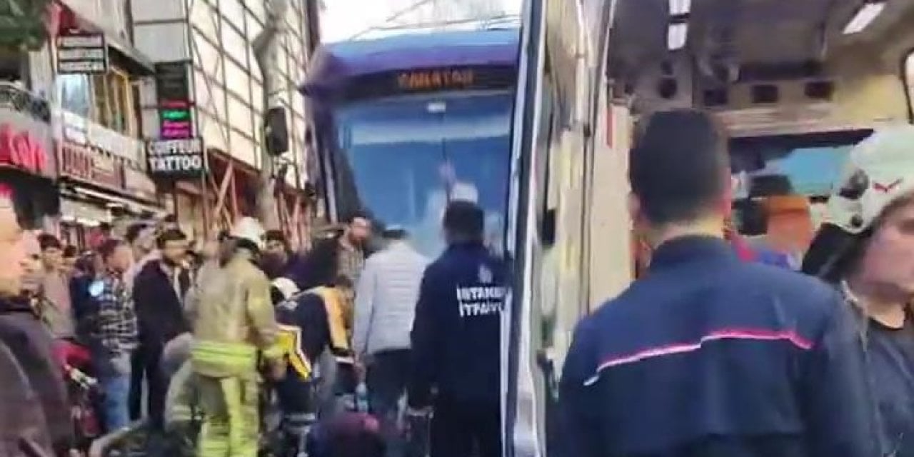 Sultanahmet'te Tramvay Yayaya Çarptı!