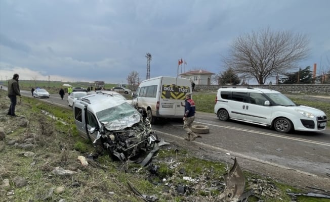 Şanlıurfa'da Feci Kaza; 6 Kişi Yaralandı