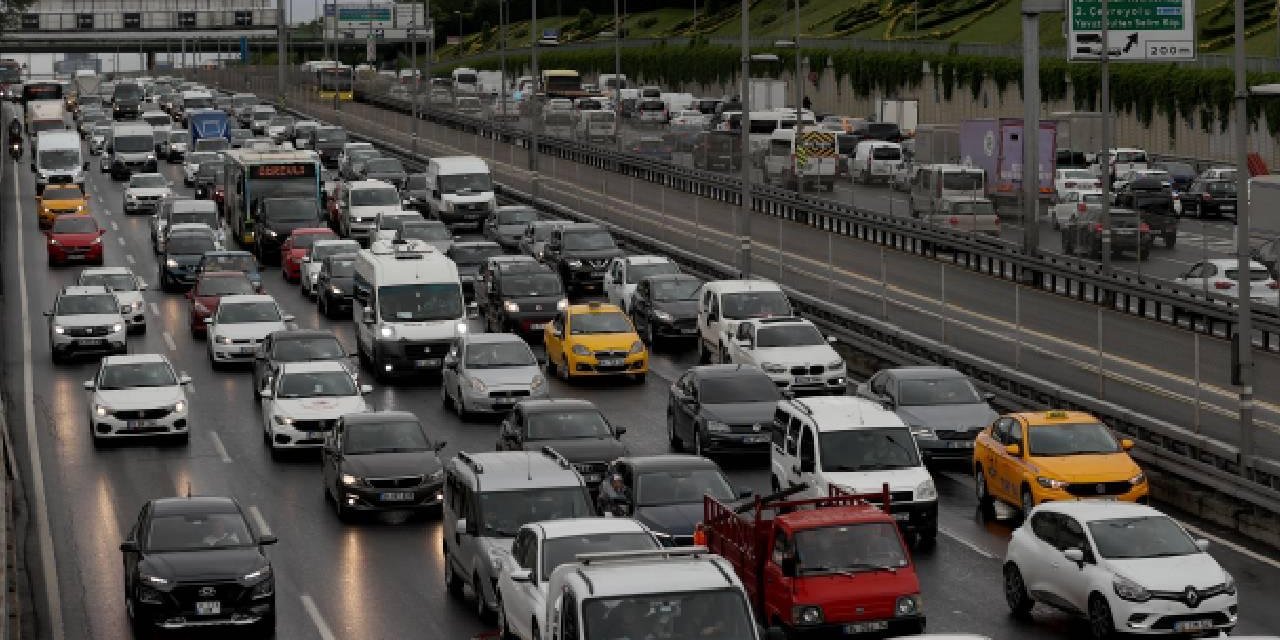 İstanbul'da Yağmur Çilesi! Trafik Kilit