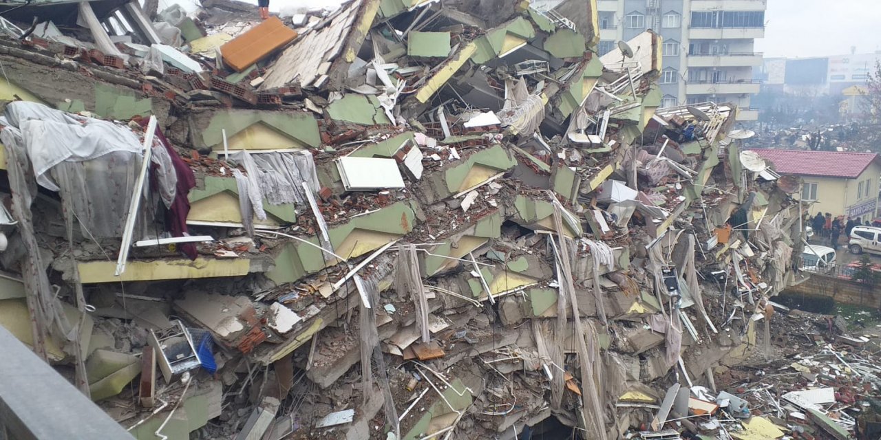 Depremde 96 Kişinin Öldüğü Apartmanın Görevlisi Korkunç Gerçeği Anlattı