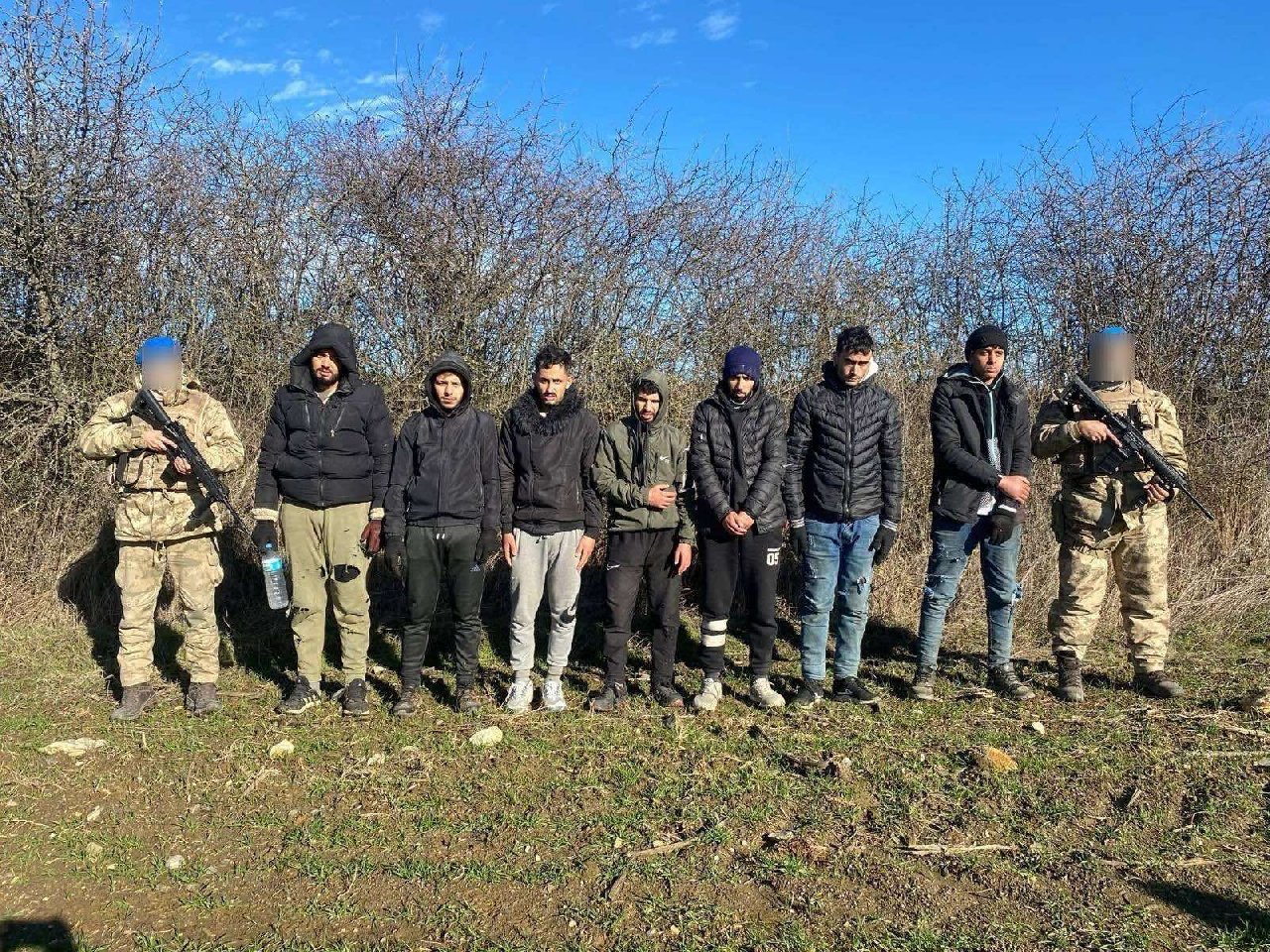 Edirne'de 294 Kaçak Göçmen İle 14 Organizatör Şüphelisi Yakalandı