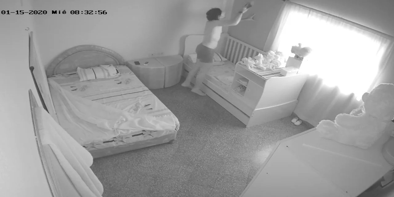 Karısının Kendisini Aldattığından Şüphelendi: Eve Yerleştirdiği Gizli Kamera Kayıtlarını İzleyen Adam Kendisinden Utandı